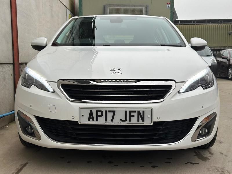 Used Peugeot 308 Allure 120 HP (88 kW) 2017 White Hatchback