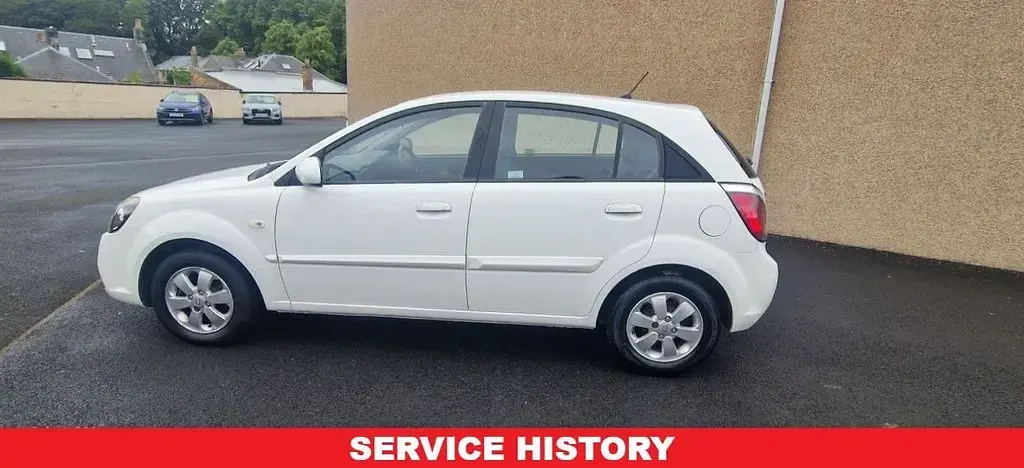 Used Kia Rio 108 HP (79 kW) 2010 White Hatchback