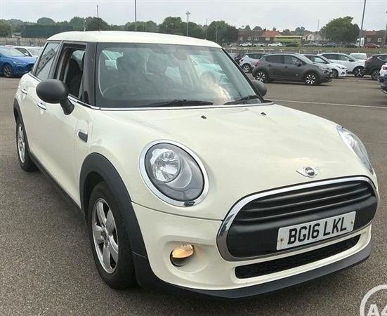 White Used 2016 Mini One D Hatch Hatchback | £6,795 (Fair price) - Image 1/1