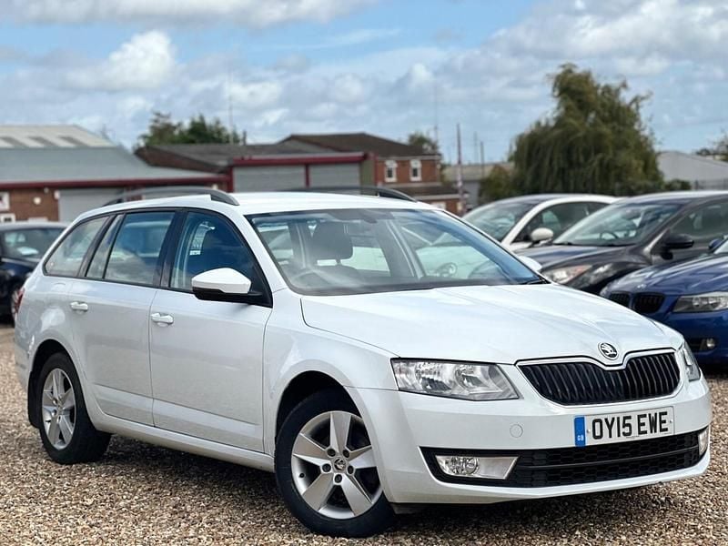 White Used 2015 Skoda Octavia SE Estate | £5,199 (Fair price) - Image 1/4