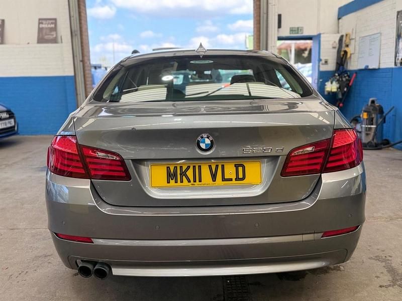Begagnad BMW 520 Advantage 2011 Grå Sedan