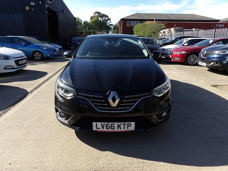 Usado Renault Mégane IV Dynamique 110 HP (80 kW) 2016 Preto Citadino