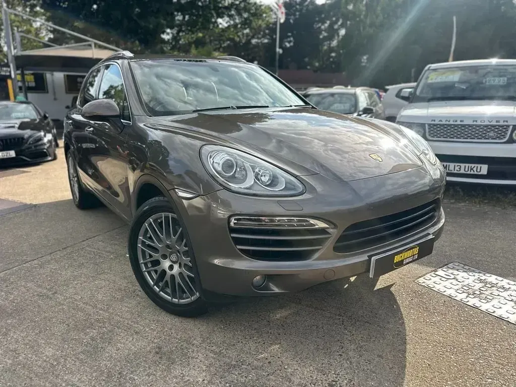 Used Porsche Cayenne 245 HP (180 kW) 2012 Brown SUV