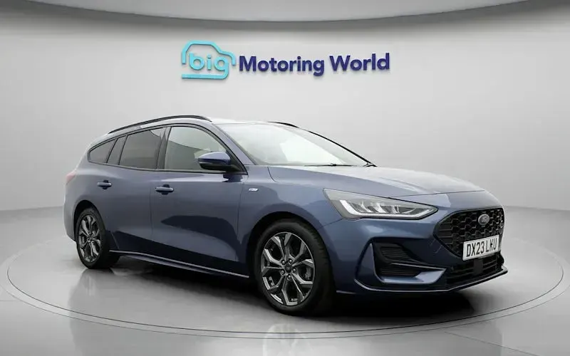 Used Ford Focus ST-Line 155 HP (114 kW) 2023 Blue Estate