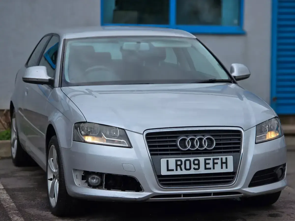 Usado Audi A3 102 HP (75 kW) 2009 Prateado Citadino