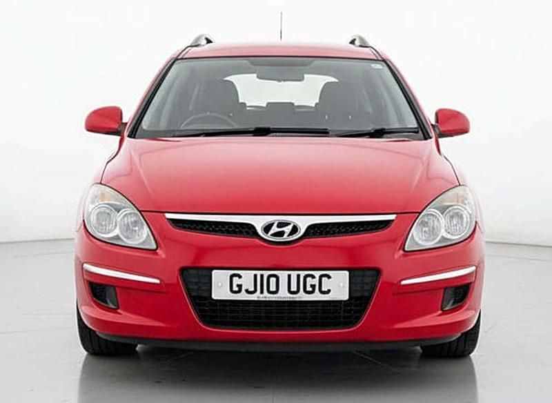 Used Hyundai i30 Comfort 115 HP (84 kW) 2010 Red Estate