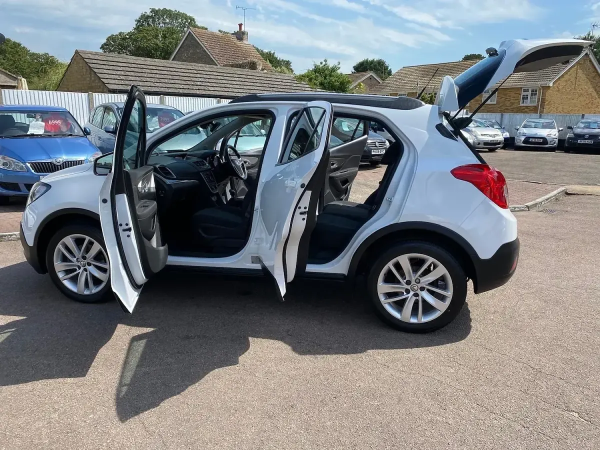 Used Vauxhall Mokka 115 HP (84 kW) 2015 White SUV