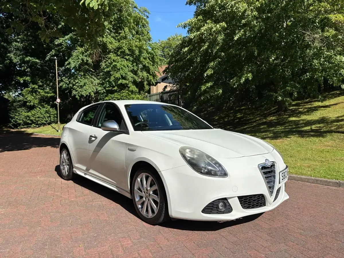 Used Alfa Romeo Giulietta Veloce 140 HP (102 kW) 2012 White Hatchback