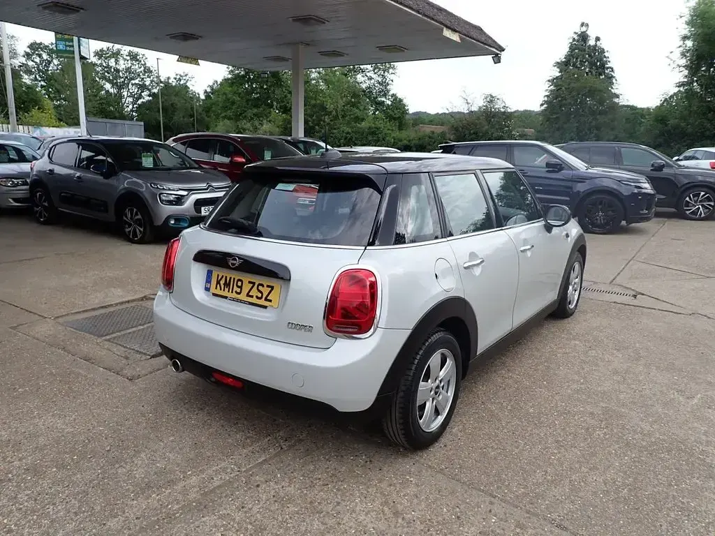 Used Mini Cooper Classic 136 HP (100 kW) 2019 Silver Hatchback