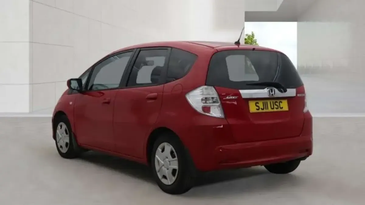 Used Honda Jazz Hybrid 102 HP (75 kW) 2011 Red Hatchback