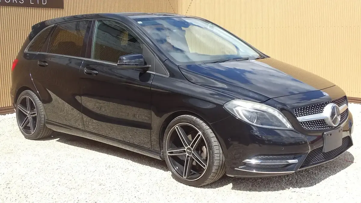Used Mercedes B180 2014 Black Hatchback