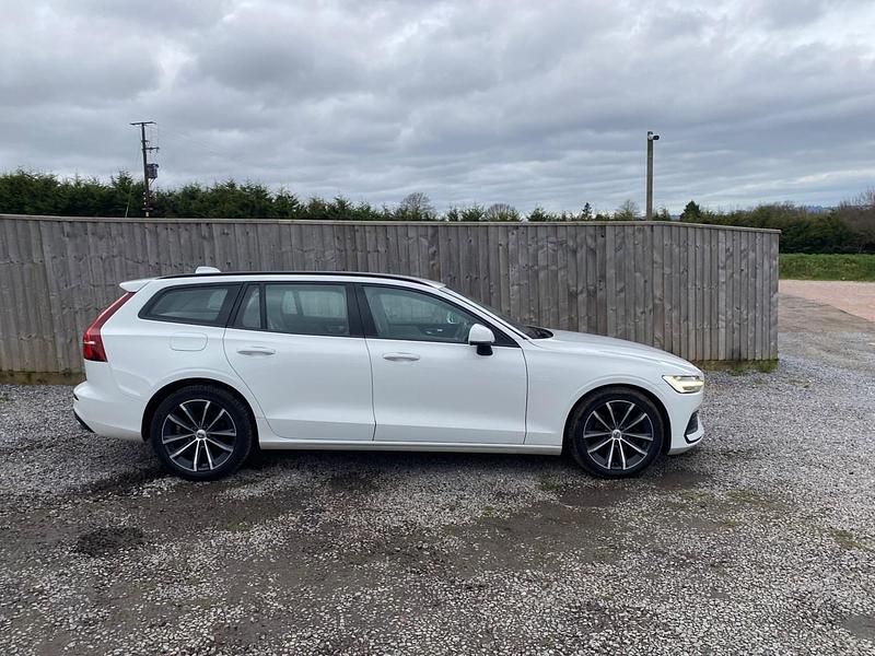 Used Volvo V60 Momentum 163 HP (119 kW) 2020 White Estate