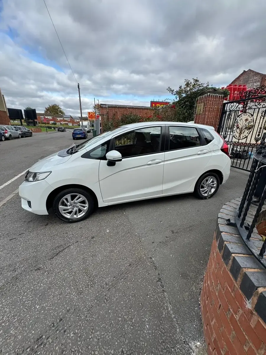 Used Honda Jazz SE 102 HP (75 kW) 2016 White Hatchback