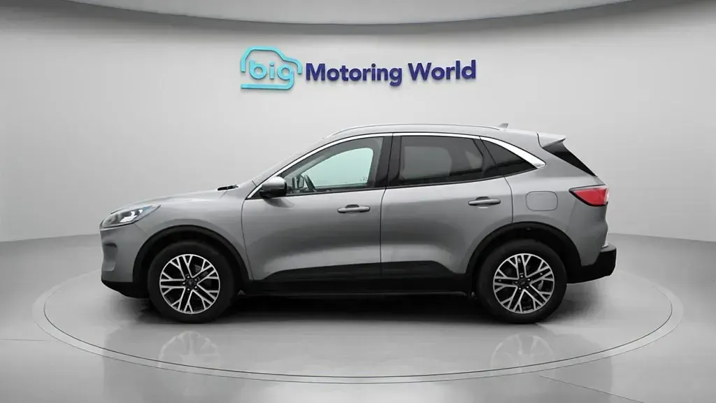 Usado Ford Kuga Titanium 150 CV (110 kW) 2023 Plateado SUV