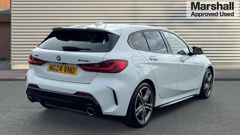Usado BMW M135 Comfort Edition 306 CV (225 kW) 2026 Blanco Utilitario