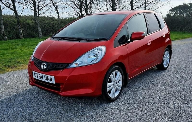 Used Honda Jazz ES 2014 Red Hatchback
