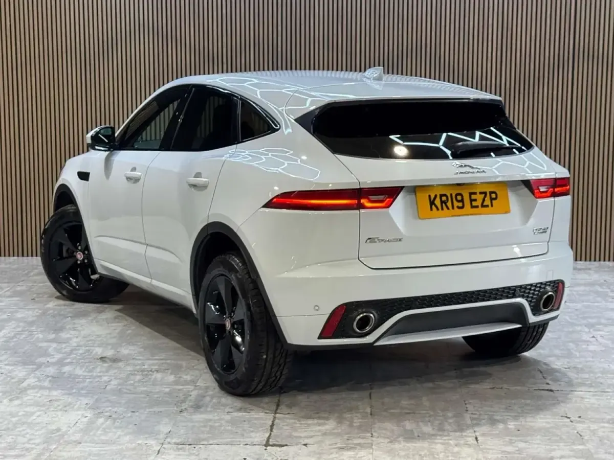 Usado Jaguar E-Pace R-Dynamic 150 HP (110 kW) 2019 Branco SUV