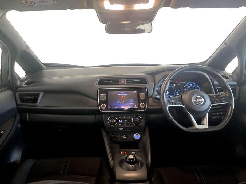 Usado Nissan Leaf Acenta 110 kW (150 HP) 2022 Vermelho Citadino