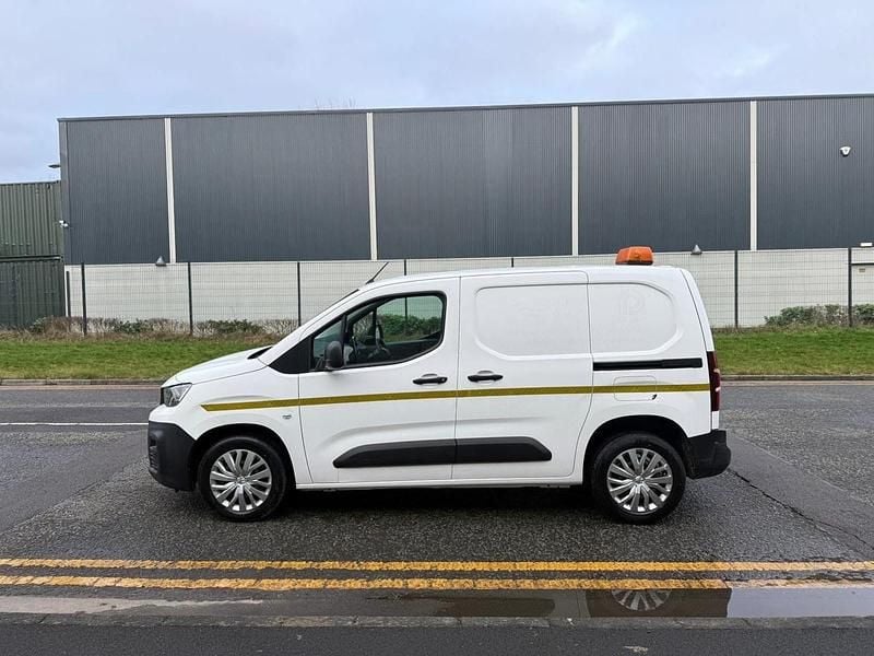 Usado Peugeot Partner 131 HP (96 kW) 2020 Branco Monovolume