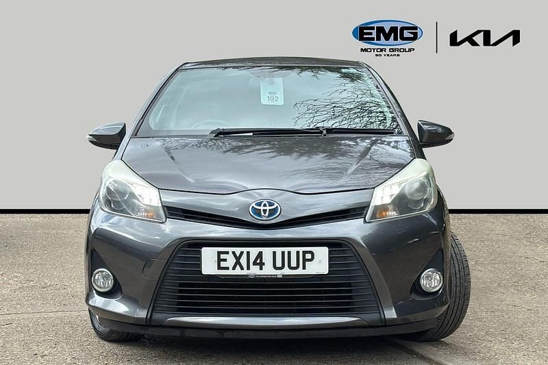 Used Toyota Yaris Trend 101 HP (74 kW) 2014 Grey Hatchback