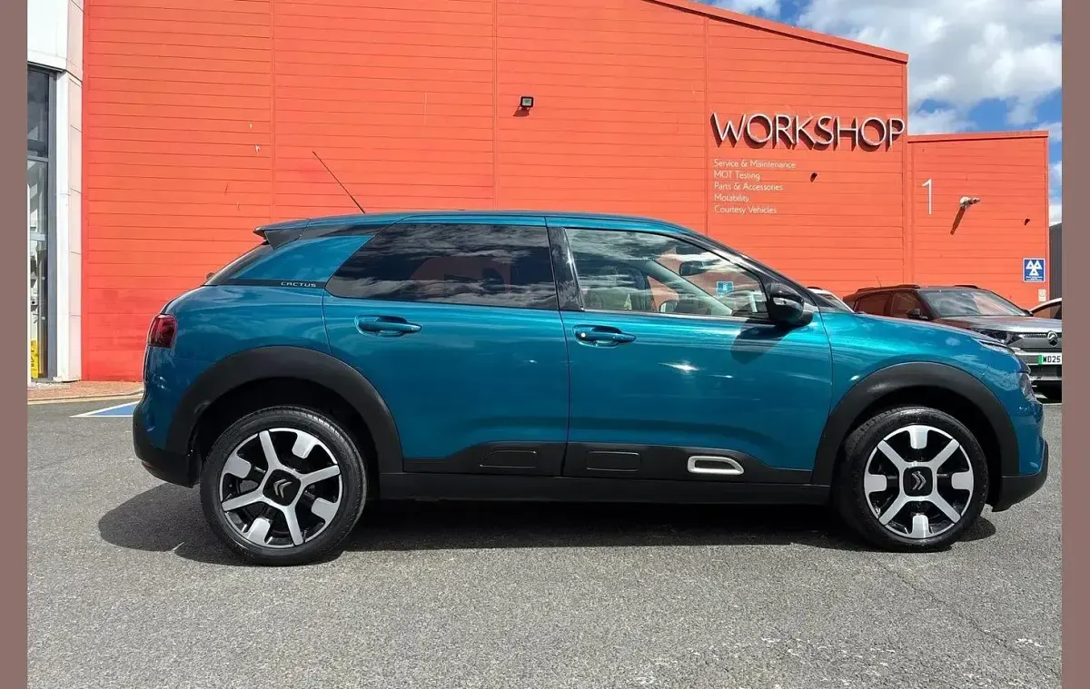 Used Citroën C4 Flair 108 HP (79 kW) 2018 Blue SUV