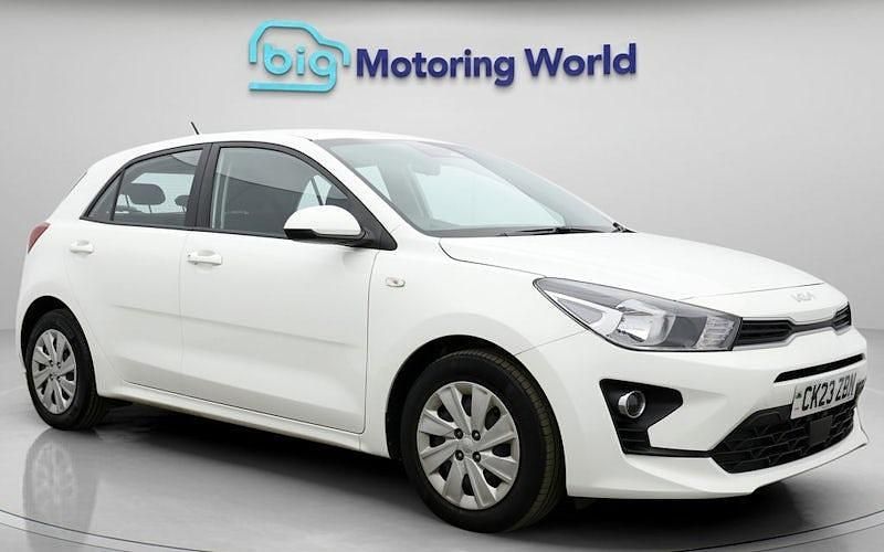 Used Kia Rio 84 HP (61 kW) 2022 White Hatchback