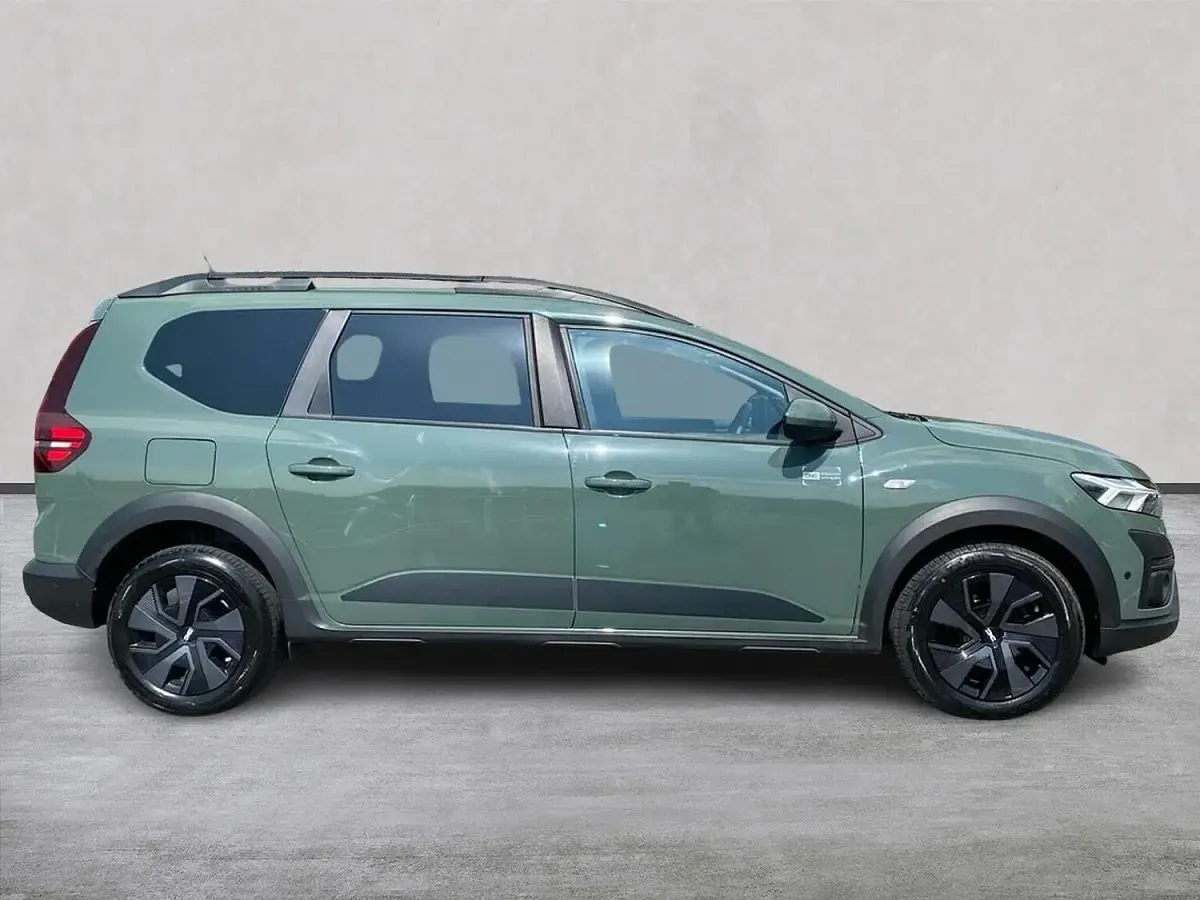 Used Dacia Jogger Expression 110 HP (80 kW) 2025 Green MPV