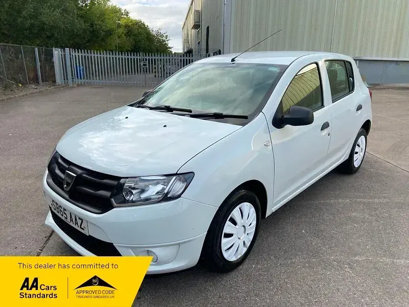 Used Dacia Sandero Ambiance 75 HP (55 kW) 2015 White Hatchback