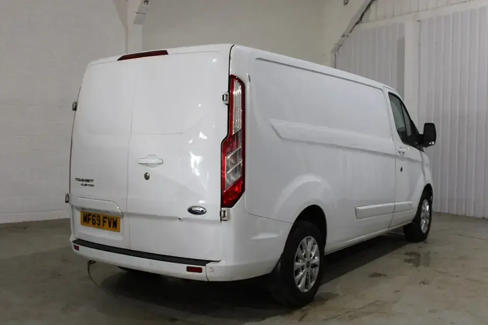 Used Ford Transit Custom Limited 170 HP (125 kW) 2019 White Van