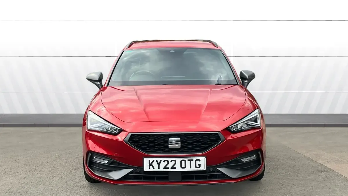 Used Seat Leon FR Sport 150 HP (110 kW) 2022 Red Estate