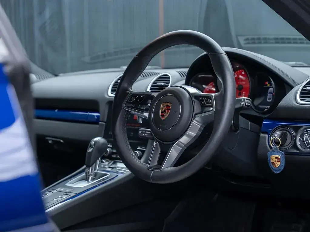 Used Porsche 718 Cayman 300 HP (220 kW) 2025 Blue Coupe