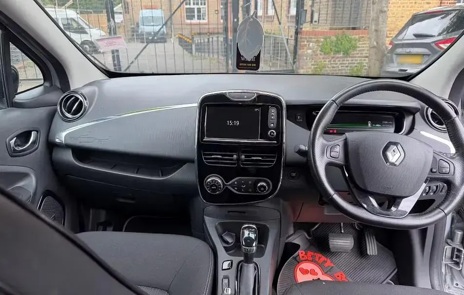 Used Renault Zoe Dynamique 80 kW (109 HP) 2019 Grey Hatchback