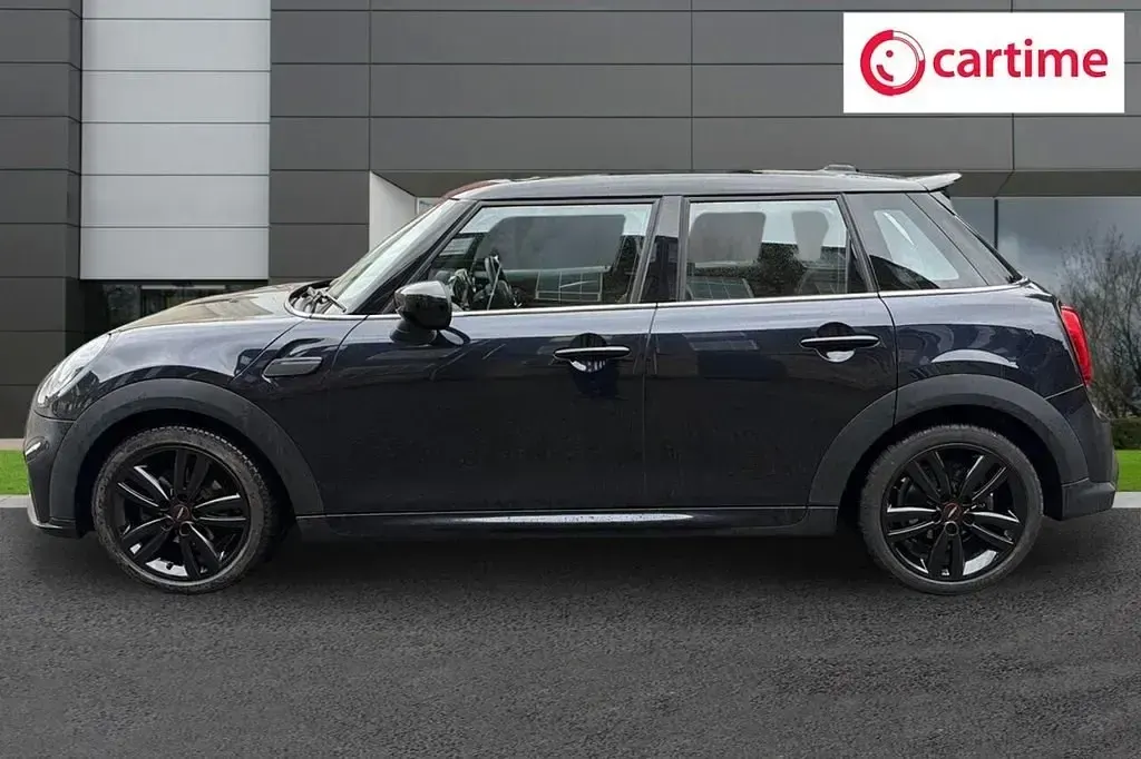 Usado Mini Cooper Hatch 136 CV (100 kW) 2022 Negro Utilitario