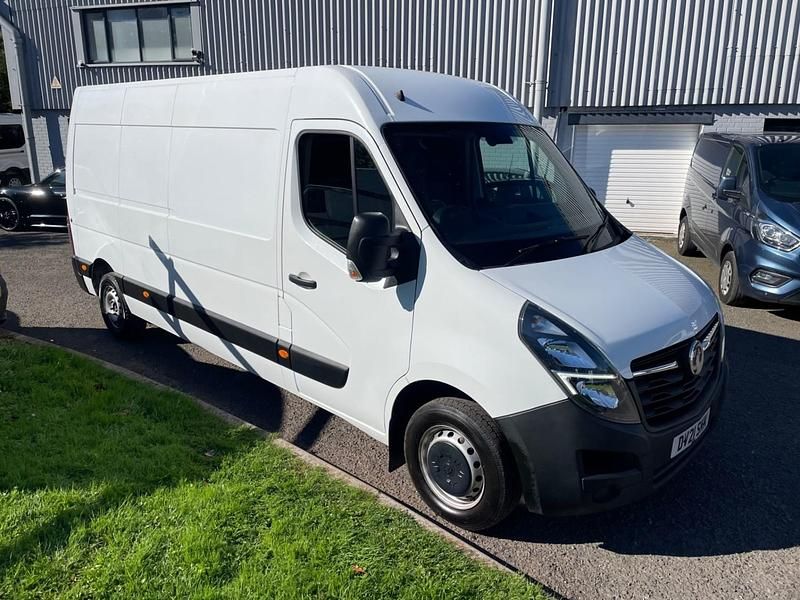 Used Vauxhall Movano 135 HP (99 kW) 2021 White MPV