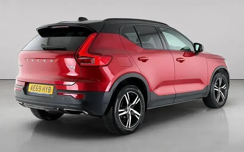 Used Volvo XC40 R-Design 163 HP (119 kW) 2020 Red SUV