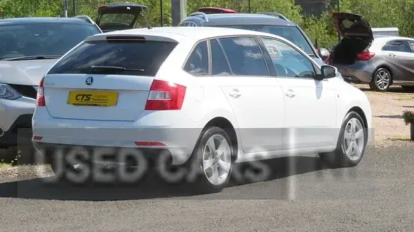 Used Skoda Rapid SE 2015 White Hatchback