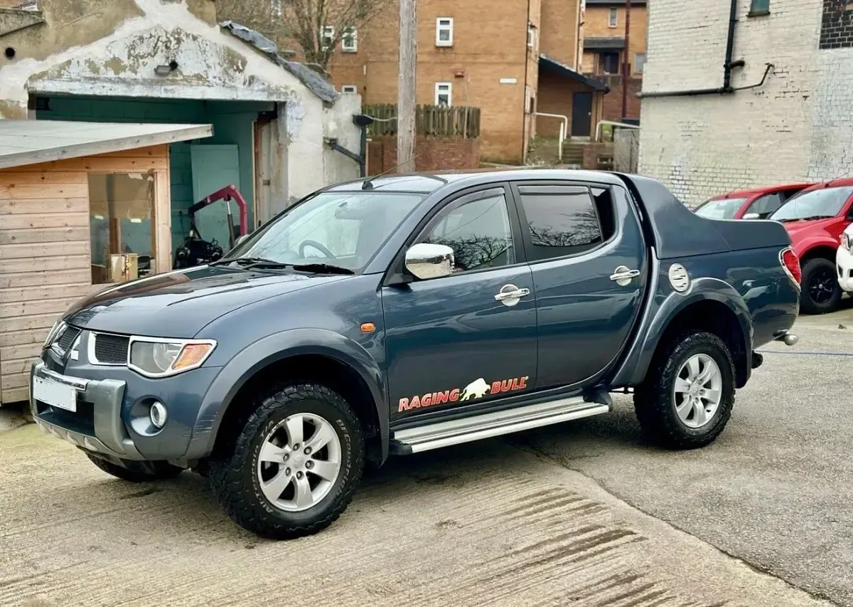 Used Mitsubishi L200 134 HP (98 kW) 2010 Grey Pickup