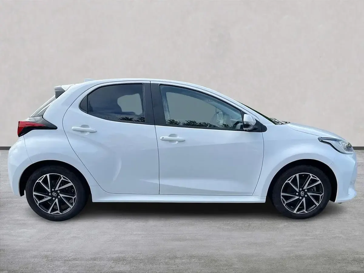 Used Toyota Yaris Design 116 HP (85 kW) 2024 White Hatchback