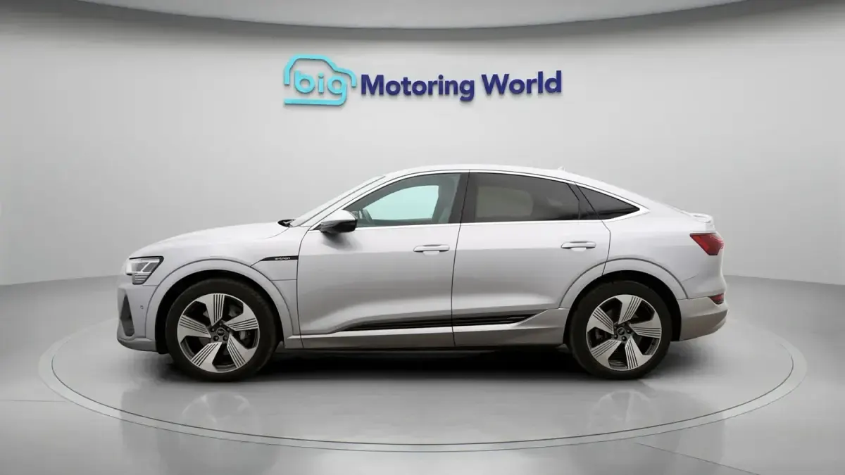 Usado Audi e-tron Sportback S-Line 230 kW (313 HP) 2022 Prateado SUV