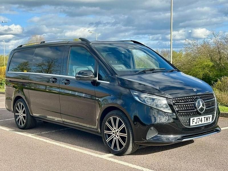 Begagnad Mercedes V300 Premium 2024 Svart Minibuss