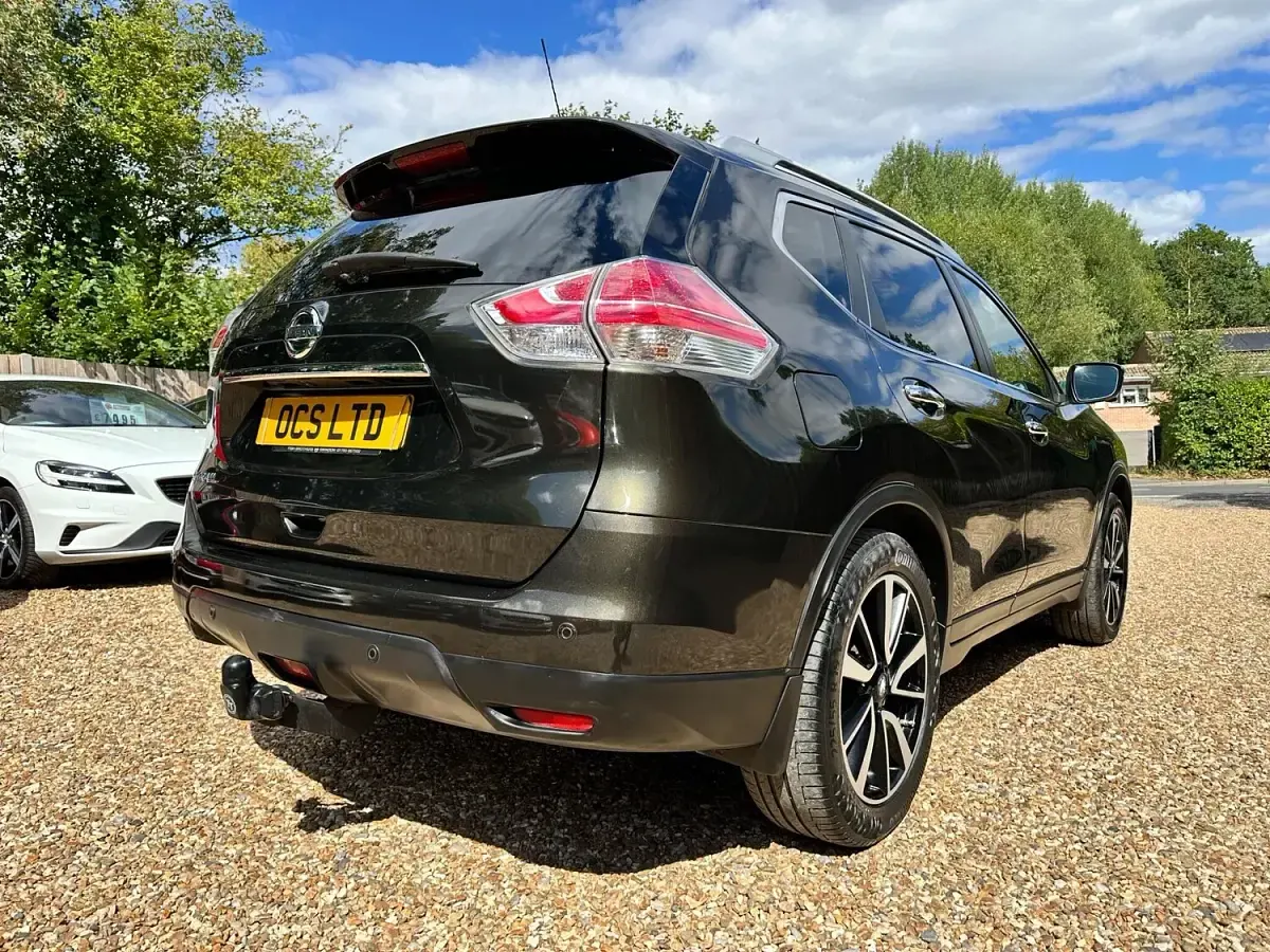 Used Nissan X-Trail Tekna 130 HP (95 kW) 2015 Green SUV