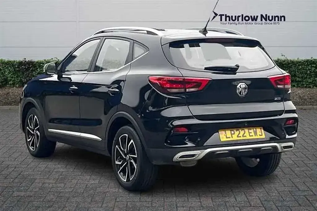 Käytetty MG ZS Exclusive 106 HP (77 kW) 2022 Musta Katumaasturi