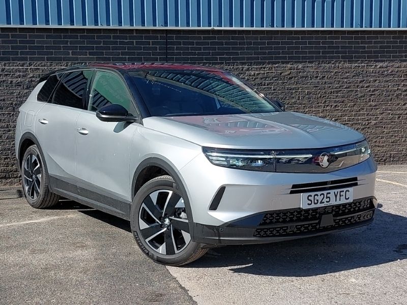 Two coat metallic crystal silver New 2025 Vauxhall Grandland X Ultimate SUV | £30,998 (Fair price) - Image 1/4