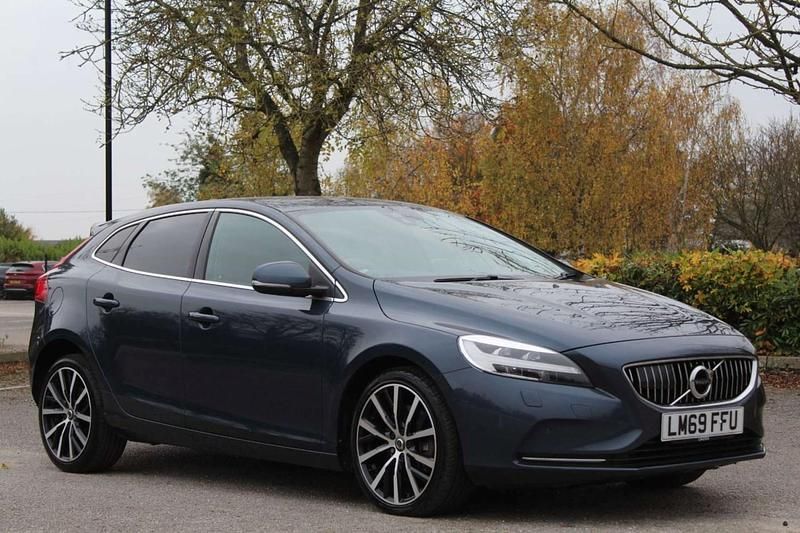 Blue Used 2019 Volvo V40 Inscription Estate | £9,990 (Fair price) - Image 1/4