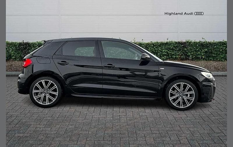 Ny Audi A1 S-Line 113 HK (83 kW) 2025 Svart SUV