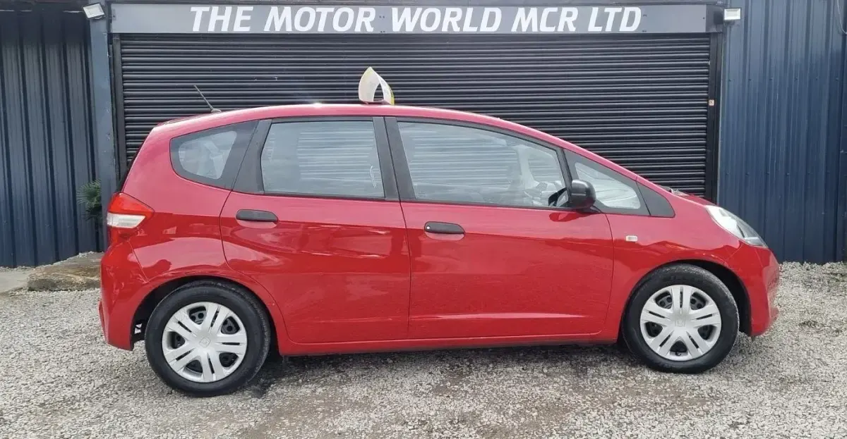 Used Honda Jazz S 90 HP (66 kW) 2014 Red Hatchback