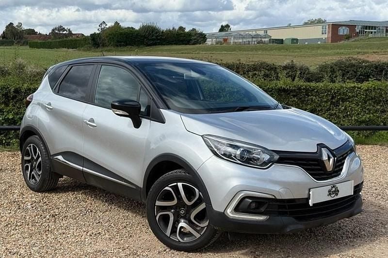 Silver/black Used 2018 Renault Captur Iconic SUV | £9,731 (Fair price) - Image 1/1