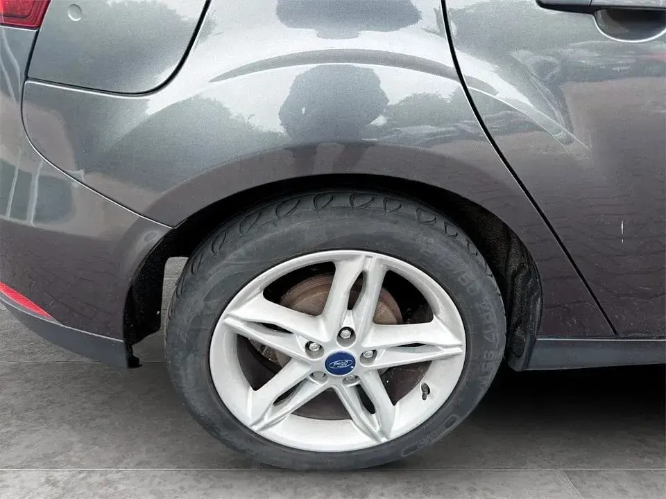 Used Ford Focus Zetec 125 HP (91 kW) 2017 Grey Hatchback