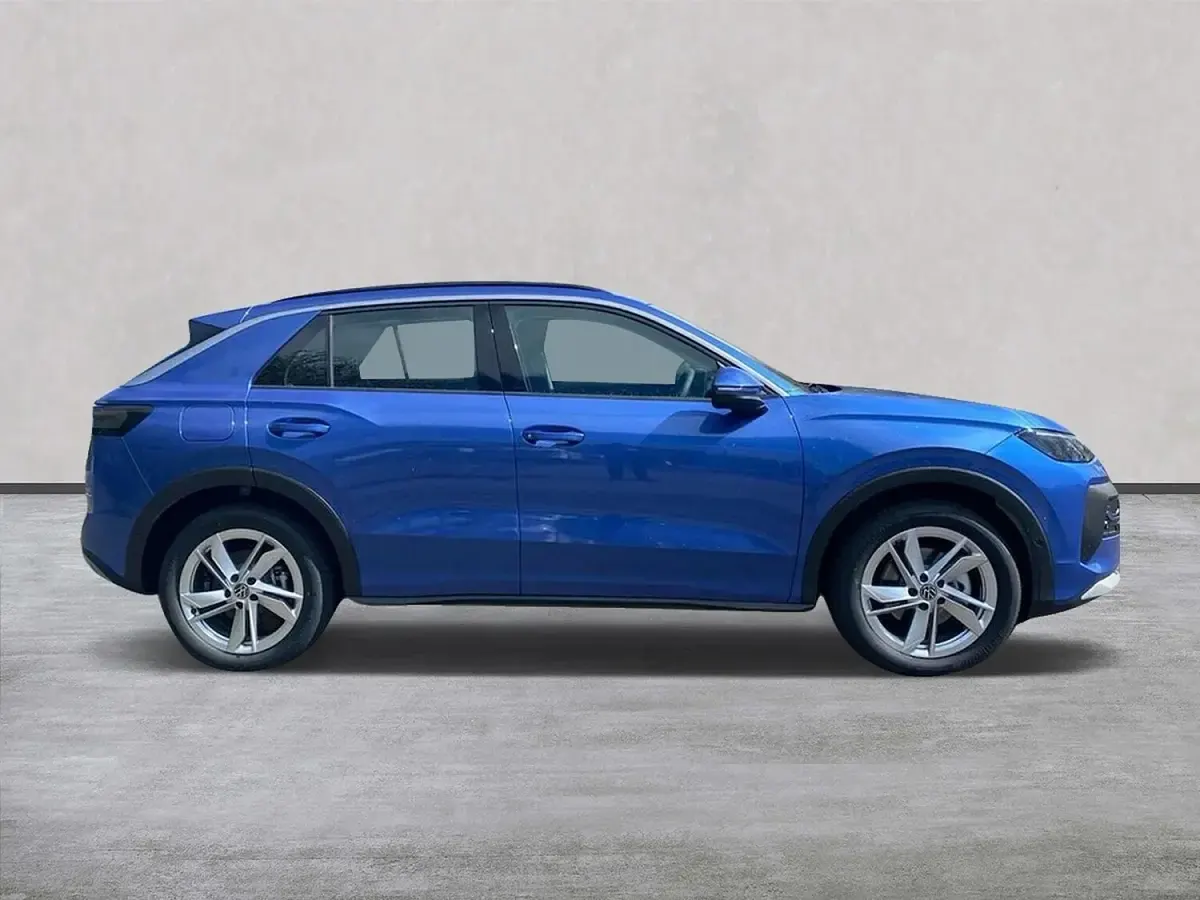 Used VW T-Roc Life 113 HP (83 kW) 2026 Blue SUV