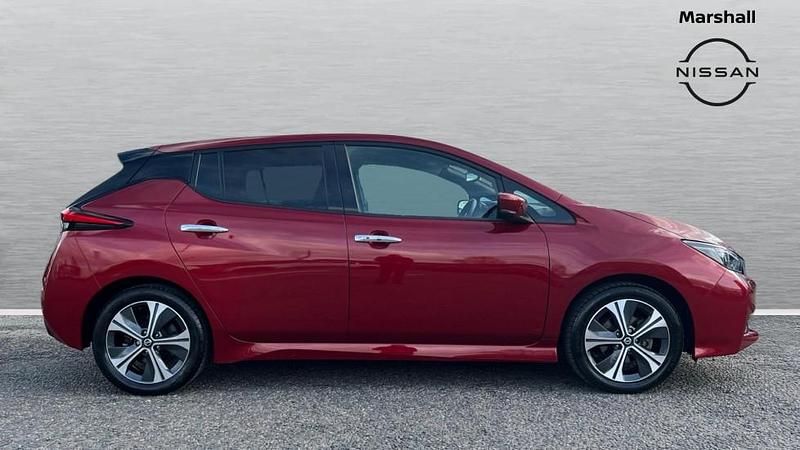 Used Nissan Leaf N-Connecta 110 kW (150 HP) 2021 Red Hatchback